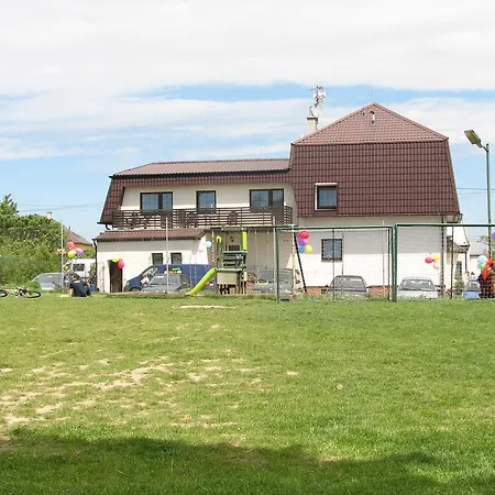 Πανσιόν Restaurace A U Hasicu 3*